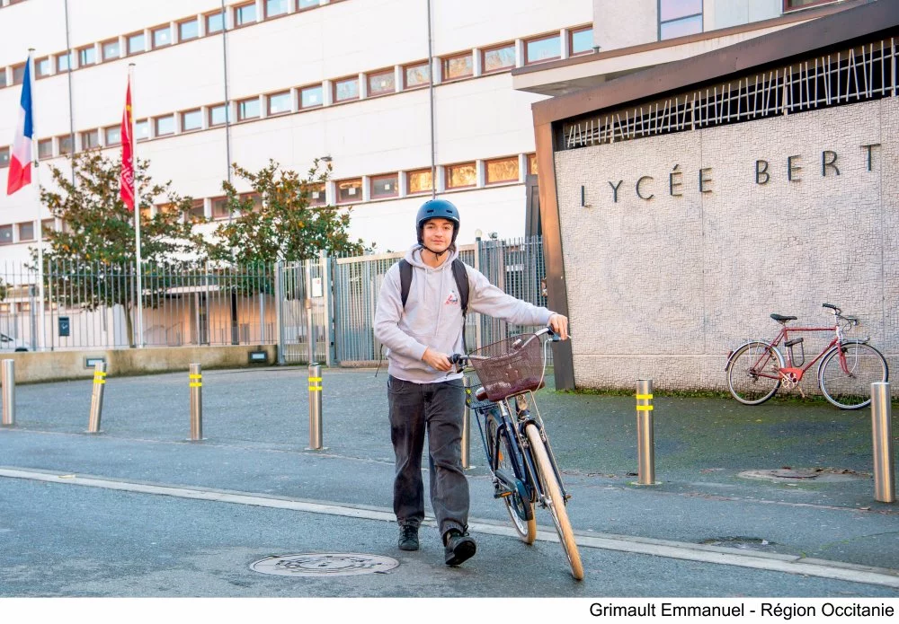 Lycéen en vélo